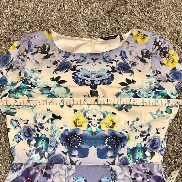 Guess ~ Lilac Floral Dress ~ Size XS - Picture 6 of 7